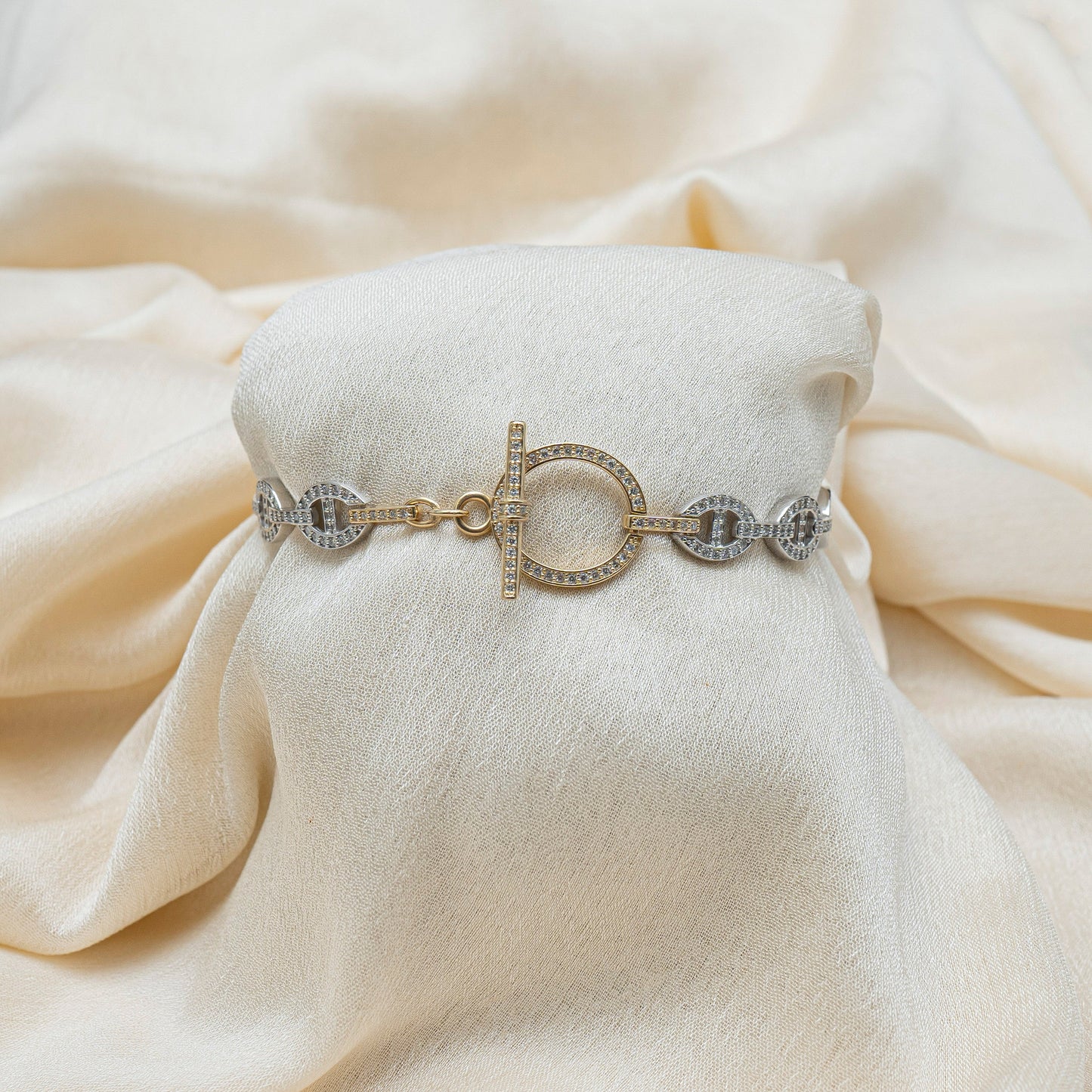 The Claret Circle-Bar Diamond bracelet