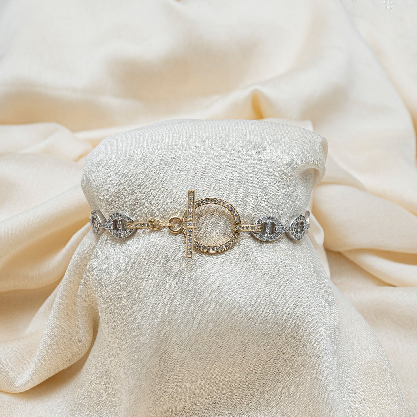 The Claret Circle-Bar Diamond bracelet