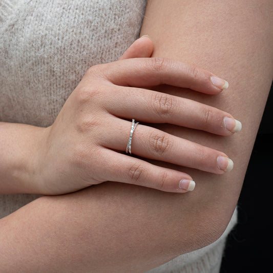 Delicate Crossover Diamond Band